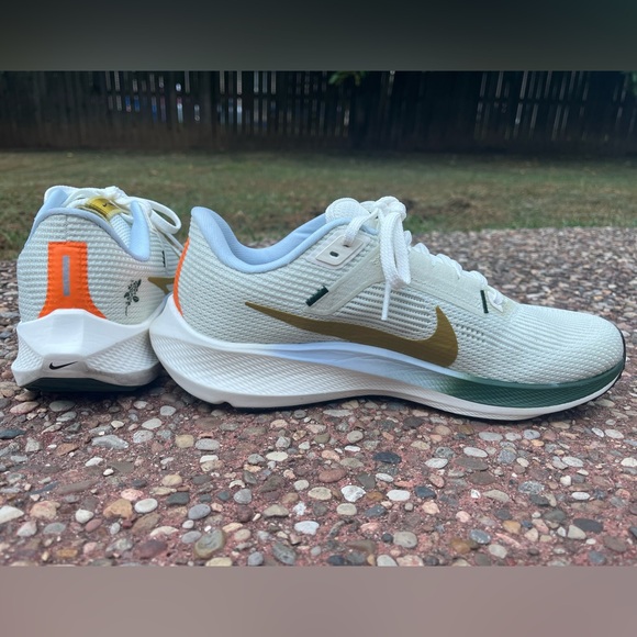Nike Shoes - Size 7.5 Nike Pegasus 40- Fits like an 8